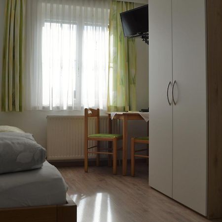 Fruehstueckspension Sterr Strebersdorf Exteriör bild